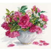 Набор для вышивания крестом Алиса "Цветущий сад: Розы и ромашки"