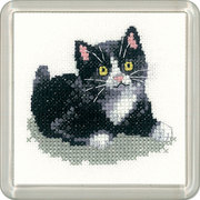 Набор для вышивания крестом Heritage "Чёрно-белый котёнок"